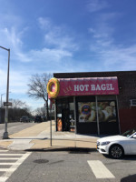 Lie Bagels outside