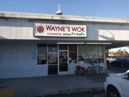 Wayne's Wok outside
