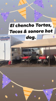 El Chencho Hotdogs outside
