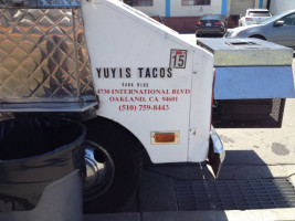 Yuyis Tacos outside