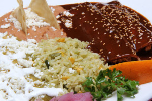 Los Chilaquiles inside