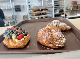 Le Croissant French Bakery food