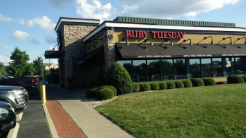 Ruby Tuesday outside