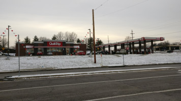 Quiktrip outside