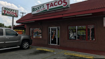 Rocky's Taco House outside