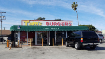 Tams Burger outside