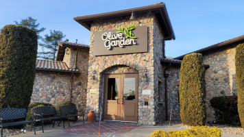 Olive Garden Italian outside