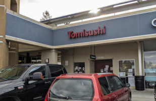 Tomi Sushi outside