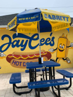 Jaycee’s Hot Dog Shack outside