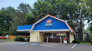 Dairy Queen (treat) outside