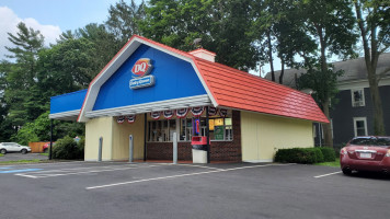 Dairy Queen (treat) outside