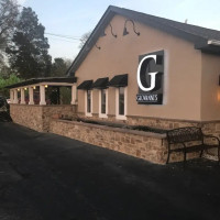 Giovanni's Restaurant outside