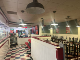 Jet's Pizza inside