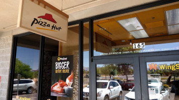 Pizza Hut outside