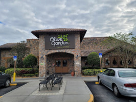 Olive Garden Italian outside