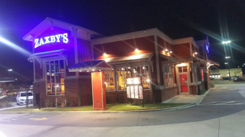 Zaxby's Chicken Fingers Buffalo Wings outside