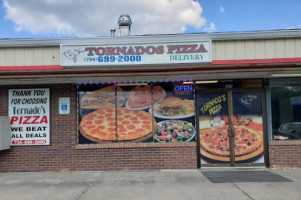 Tornado's Pizza food