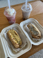 Muki Dogs Kaka'ako food