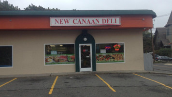 New Canaan Deli outside
