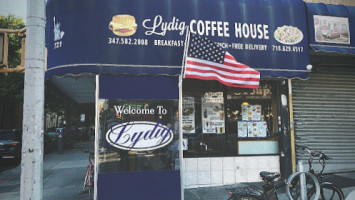 Lydig Coffee House outside