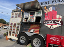 Yoyo's Thai Food Truck outside