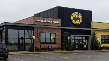 Buffalo Wild Wings outside