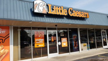 Little Caesars Pizza outside