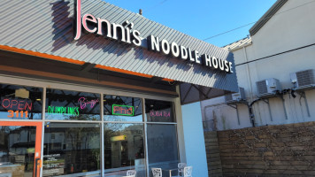 Jenni's Noodle House food