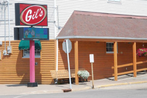 Gil's Supper Club inside