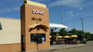 Sonic Drive-in outside