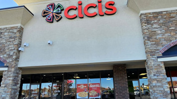 Cicis Pizza outside