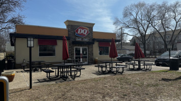 Dairy Queen Grill Chill outside