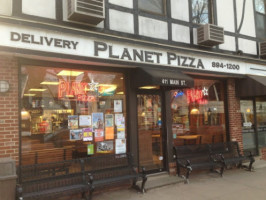Planet Pizza outside