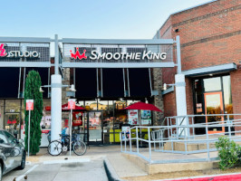 Smoothie King outside