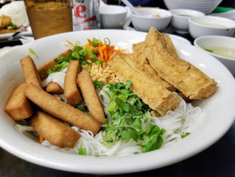Pho Lee Hoa Phat 7 food