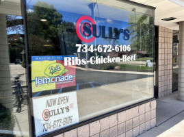 Sully's Bbq outside