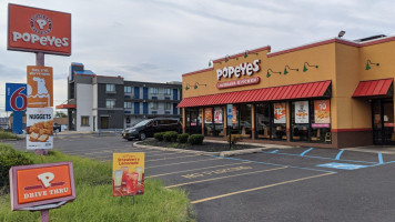 Popeyes Louisiana Kitchen outside