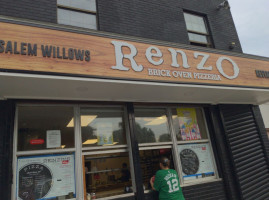 Renzo's Pizza outside