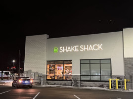 Shake Shack Nanuet food