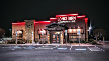 Longhorn Steakhouse outside