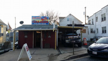 Mackey’s Seafood Bar Restaurant outside
