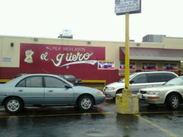 Super Tacos El Guero outside