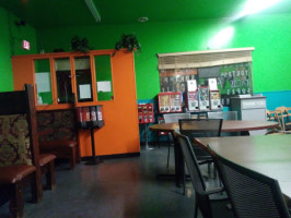 Rolberto's Mexican Food inside