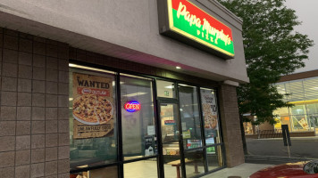 Papa Murphy 's Take 'n ' Bake Pizza outside