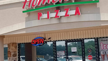 Hometown Pizza outside