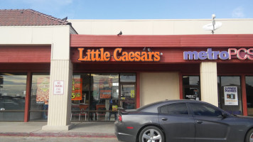 Little Caesars Pizza outside