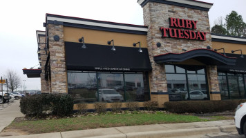 Ruby Tuesday outside