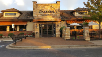 Cheddar's Scratch Kitchen outside