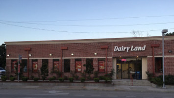 Dairy Land outside