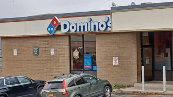 Domino's Pizza outside